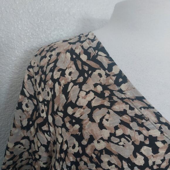 Banana Republic Malibu Tee Animal Print V-Neck Short Sleeve Size XL - Picture 6 of 9